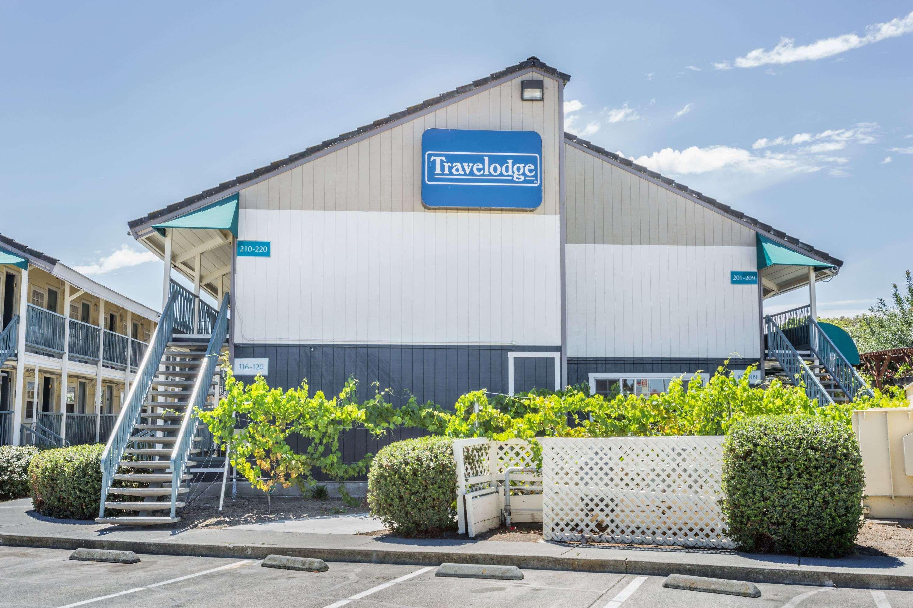 Travelodge By Wyndham Fairfield/Napa Valley Экстерьер фото